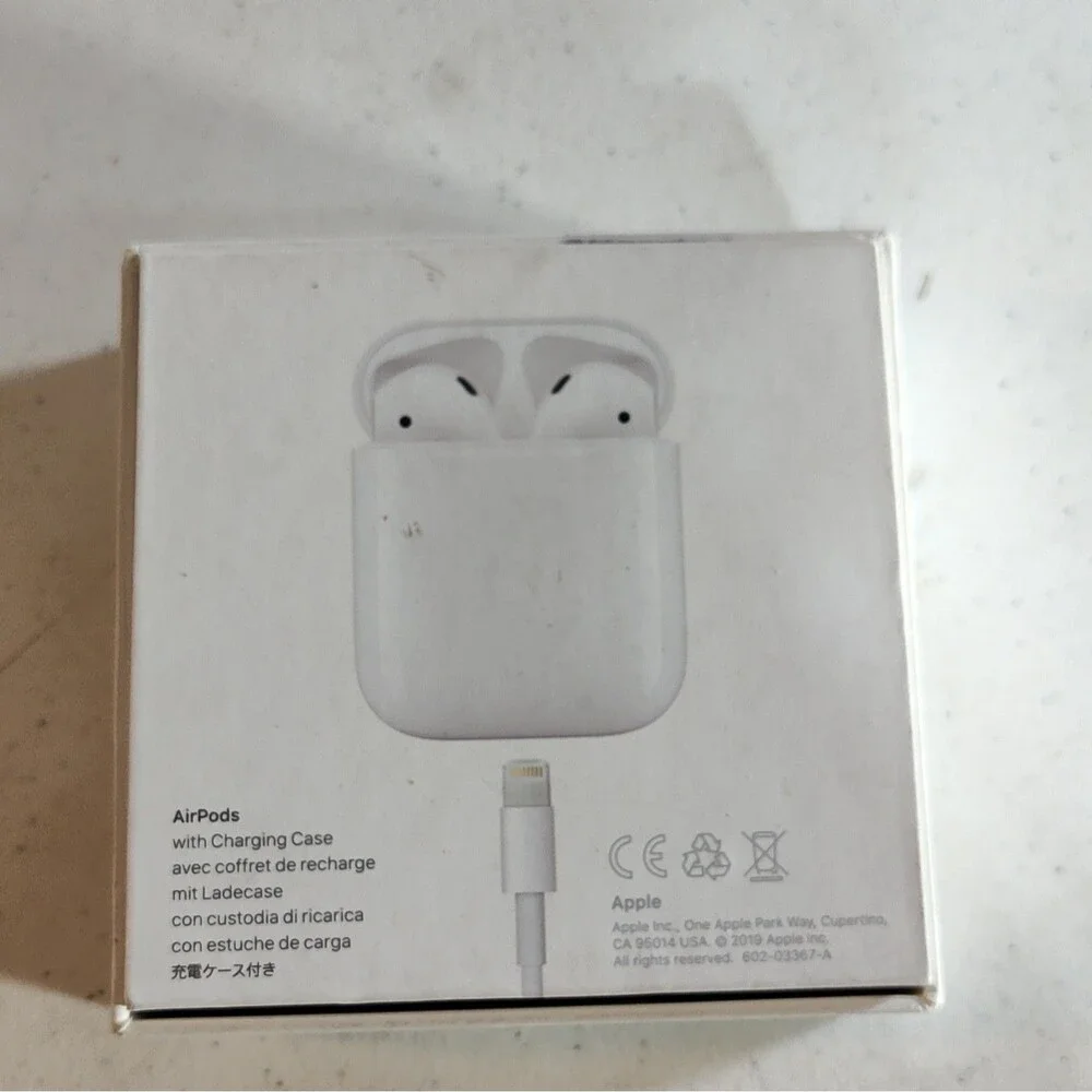 Apple AirPods w/ Charging Case - White, Lightning, Double In-Ear Earbuds (1333)